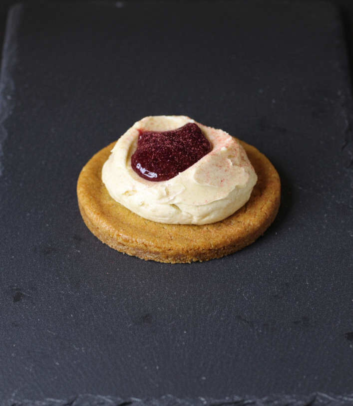 Fastelavnsboller Cardamom & cherry