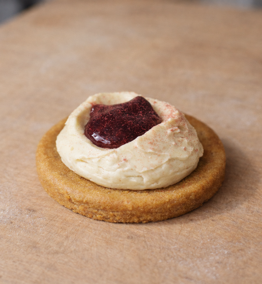 Cardamom butter-cream & cherry